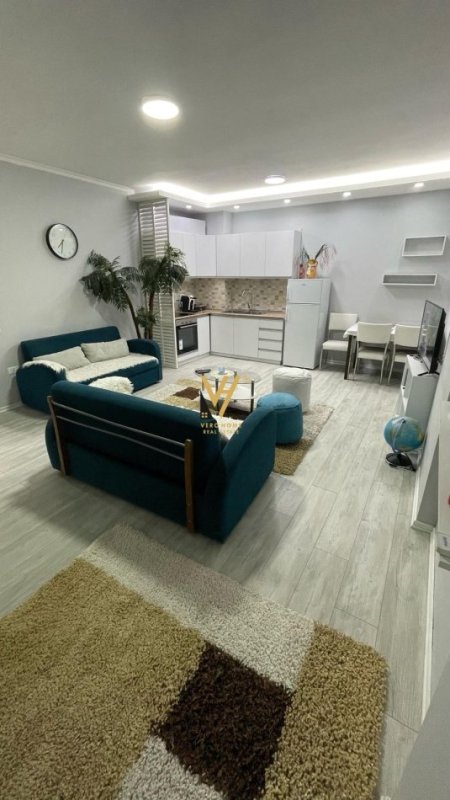 Tirane, jepet me qera apartament 1+1+Ballkon Kati 3, 73 m² 650 € (KOMUNA E PARISIT)