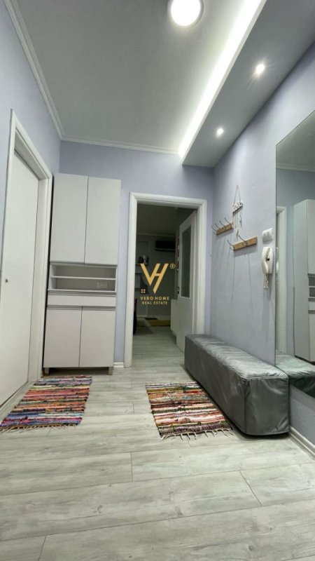 Tirane, jepet me qera apartament 1+1+Ballkon Kati 3, 73 m² 650 € (KOMUNA E PARISIT)