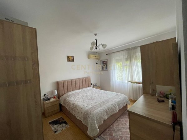 Tirane, jepet me qera apartament 1+1 Kati 4, 90 m² 450 € (Ali demi)