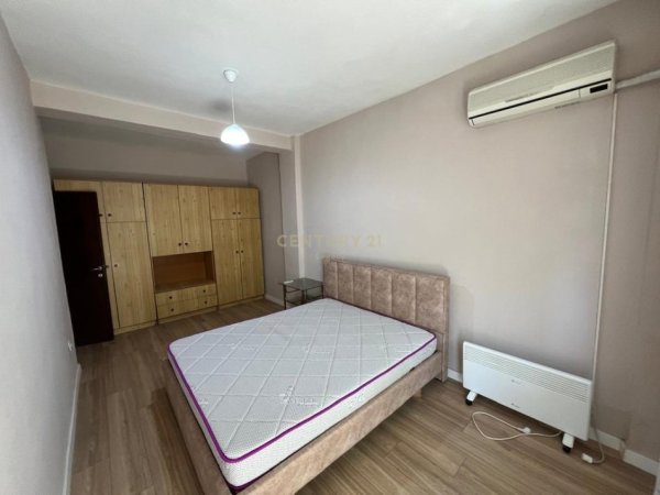 Tirane, jepet me qera apartament 1+1 Kati 2, 90 m² 600 € (Rruga e kavajes)