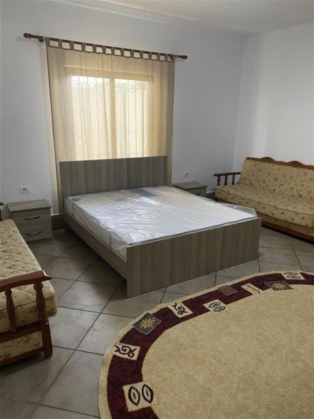Tirane, jepet me qera shtepi 1+1 Kati 1, 56 m² 300 € (Selit ,Nenstacioni Elektrik)