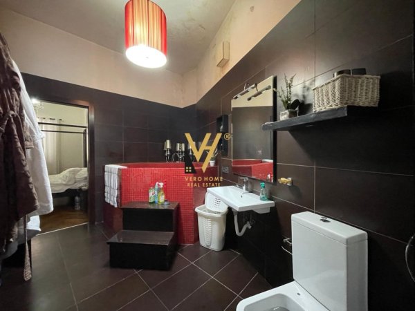 Tirane, jepet me qera apartament 2+1+Ballkon Kati 3, 110 m² 1.500 € (QENDER)