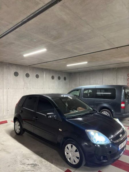 Tirane, shitet makine Ford Viti 2007, 2.800 Euro
