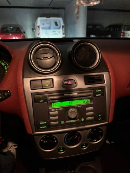 Tirane, shitet makine Ford Viti 2007, 2.800 Euro