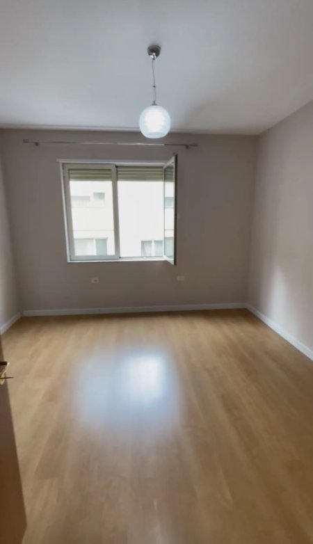 Tirane, jepet me qera apartament 3+1 Kati 2, 150 m² 700 € (Kopshti Zoologiik)