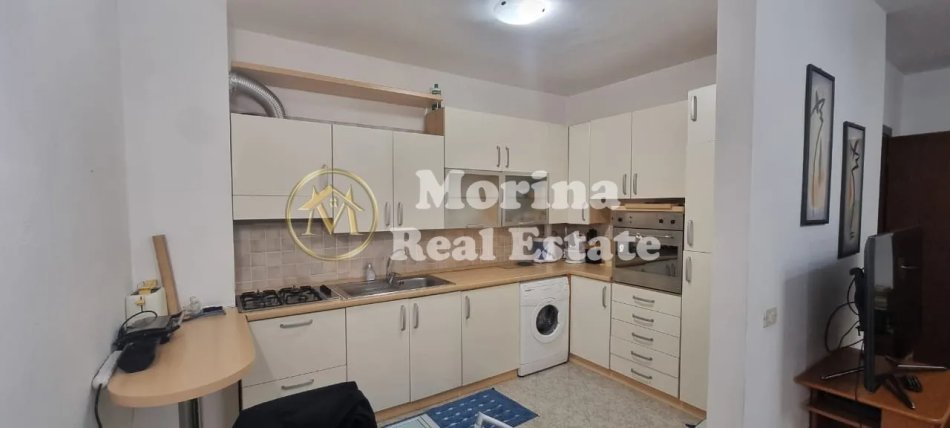 Tirane, jepet me qera apartament 1+1 Kati 9, 84 m² 630 € (Pazari i Ri)