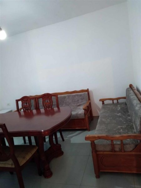 Tirane, jepet me qera apartament 1+1 Kati 1, 70 m² 350 € (Qsut , Rruga Njazi Meka)