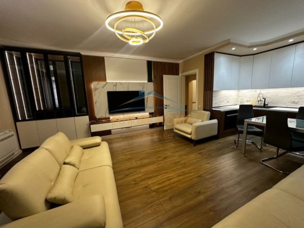 Tirane, jepet me qera apartament 1+1 Kati 5, 70 m² 600 € (Bulevardi Zogu 1, Tiranë)