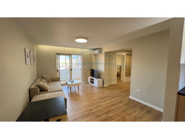 Tirane, jepet me qera apartament 1+1 Kati 4, 71 m² 600 € (Hoxha Tahsim, Tiranë)