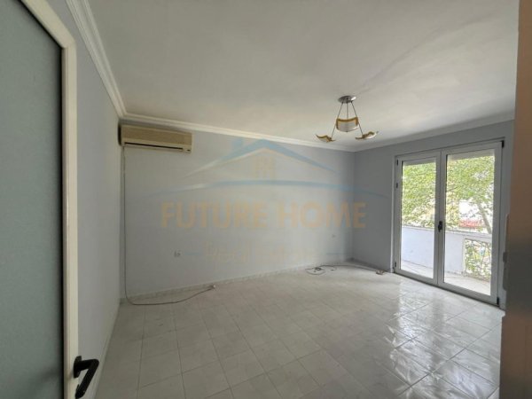 Shitet, Apartament 2+1, 21 Dhjetori