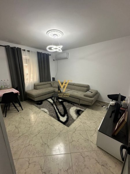 Tirane, jepet me qera apartament 1+1+Ballkon Kati 3, 70 m² 500 € (MYSLYM SHYRI)