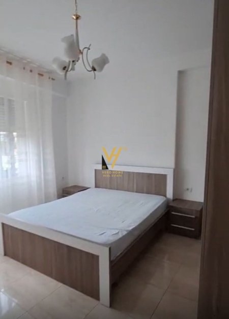 Tirane, jepet me qera apartament 2+1+Ballkon Kati 2, 80 m² 800 € (RRUGA IBRAHIM DERVISHI)