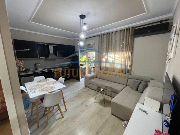 Shitet 💶 150,000 € 💶 - Apartament 3+1 (i konvertuar) - Kodra e Diellit