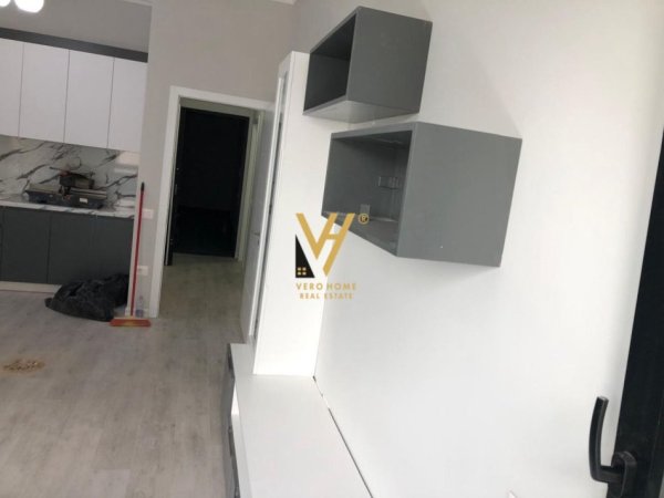 Tirane, jepet me qera apartament 1+1+Ballkon Kati 8, 75 m² 650 € (SQUARE 21)