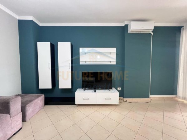 Tirane, jepet me qera apartament 1+1 Kati 7, 76 m² 590 € (Tregu Elektrik, Tiranë.)