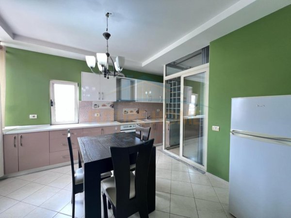 Tirane, jepet me qera apartament 1+1 Kati 7, 76 m² 590 € (Tregu Elektrik, Tiranë.)