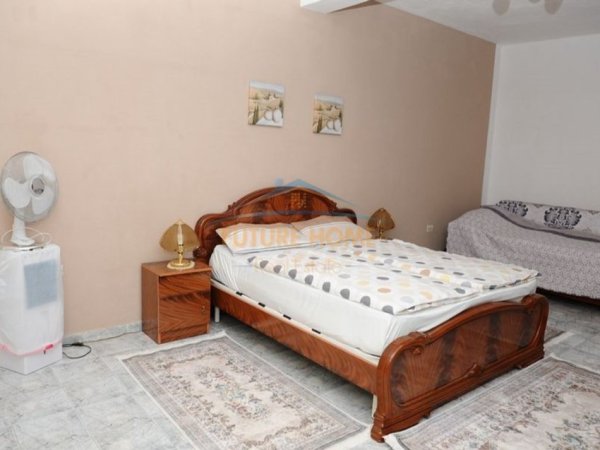 Tirane, jepet me qera apartament 1+1 Kati 2, 130 m² 400 € (Ali Dem, Tirane.)