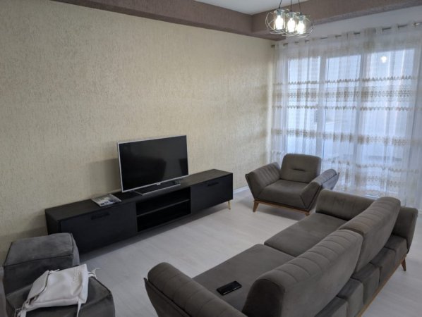 Tirane, jepet me qera apartament 2+1+Ballkon Kati 2, 650 € (River Side Residence , Fusha e Aviacionit)