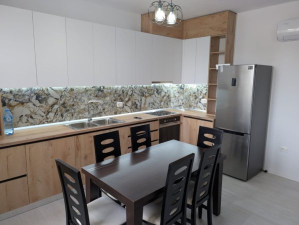 Tirane, jepet me qera apartament 2+1+Ballkon Kati 2, 650 € (River Side Residence , Fusha e Aviacionit)
