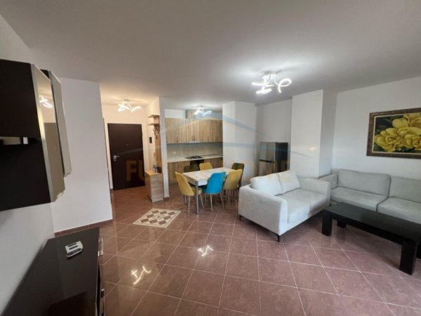 Shitet, Apartament 2+1, Xhamllik