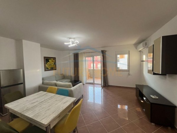 Shitet, Apartament 2+1, Xhamllik