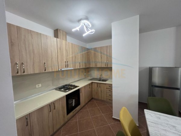 Shitet, Apartament 2+1, Xhamllik