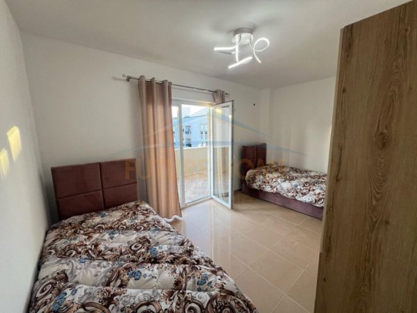 Shitet, Apartament 2+1, Xhamllik
