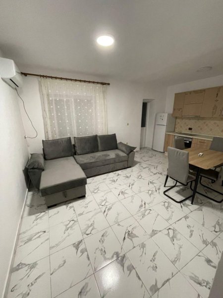 Tirane, jepet me qera apartament 1+1 Kati 1, 65 m² 380 € (Kinostudio perball Cavalieros)