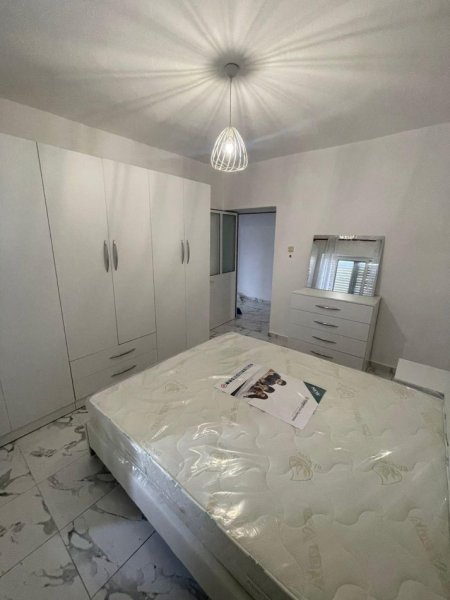 Tirane, jepet me qera apartament 1+1 Kati 1, 65 m² 380 € (Kinostudio perball Cavalieros)