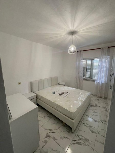 Tirane, jepet me qera apartament 1+1 Kati 1, 65 m² 380 € (Kinostudio perball Cavalieros)