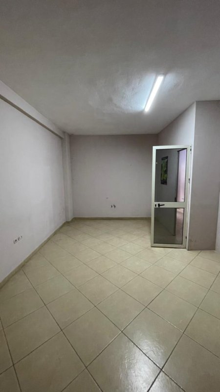 Tirane, shitet apartament 2+1 Kati 1, 110 m² 130.000 € (Astir)