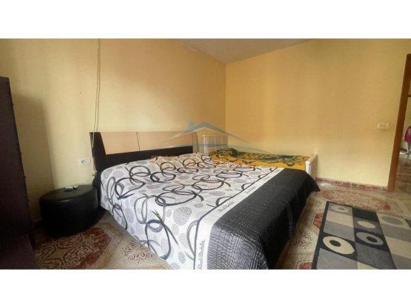 Shitet, Apartament 2+1, Rruga Kongresi Manastirit, Tirane.