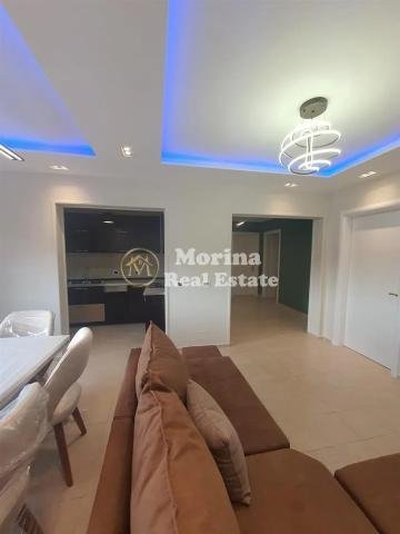 Tirane, jepet me qera apartament 3+1 Kati 3, 95 m² 550 € (Vasil Shanto)