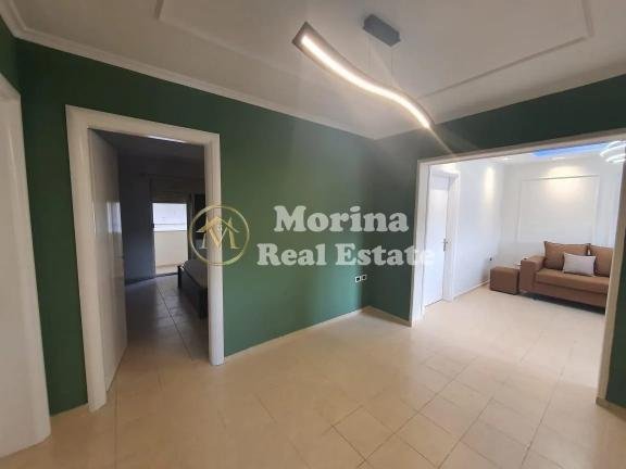 Tirane, jepet me qera apartament 3+1 Kati 3, 95 m² 550 € (Vasil Shanto)