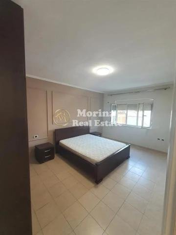 Tirane, jepet me qera apartament 3+1 Kati 3, 95 m² 550 € (Vasil Shanto)