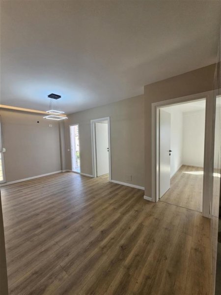 Tirane, shes apartament 2+1+Ballkon Kati 4, 79 m² 195.000 € (pazari i ri)