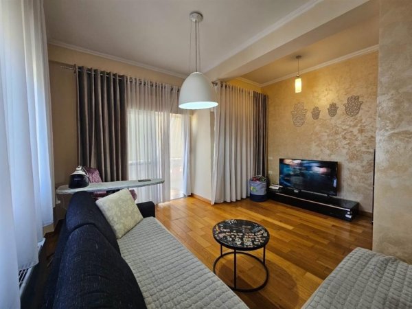 Tirane, shes apartament 2+1 Kati 3, 110 m² 300.000 € (RRUGA PETI)