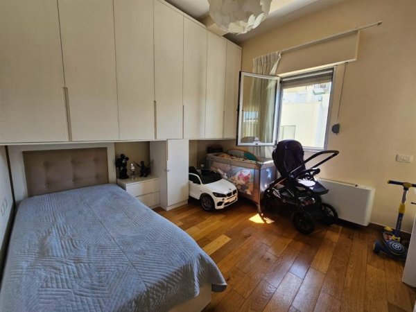 Tirane, shes apartament 2+1 Kati 3, 110 m² 300.000 € (RRUGA PETI)