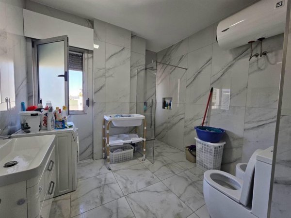Tirane, shes apartament 2+1 Kati 3, 110 m² 300.000 € (RRUGA PETI)