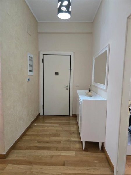 Tirane, shes apartament 2+1 Kati 3, 110 m² 300.000 € (RRUGA PETI)