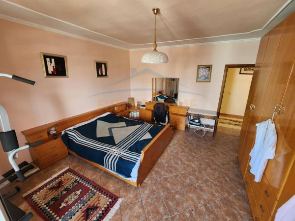 Tirane, shitet apartament 3+1 Kati 7, 163 m² 330.000 € (komuna e parisit)