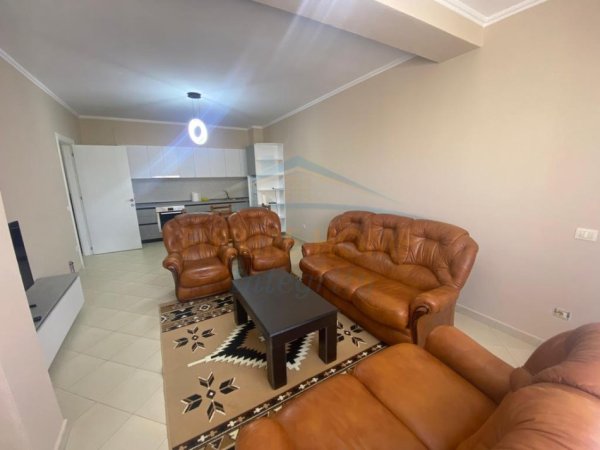 Tirane, jepet me qera apartament 1+1 Kati 4, 70 m² 350 € (fresk)