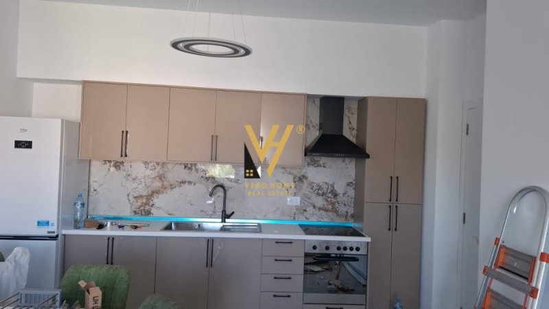 Tirane, jepet me qera apartament 1+1+Ballkon Kati 4, 76 m² 500 € (LIQENI I THATE)