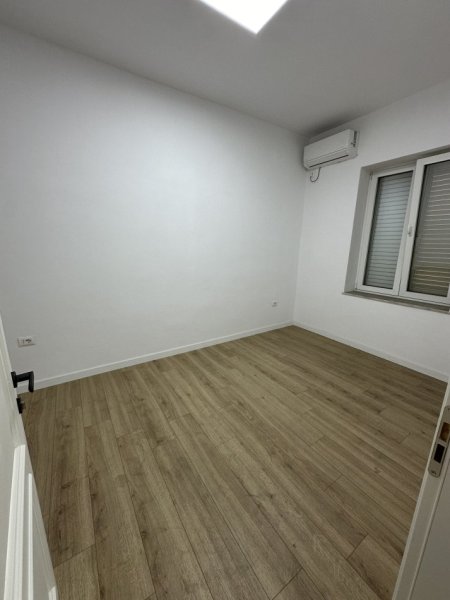Tirane, jepet me qera apartament 3+1 Kati 3, 100 m² 1.000 € (Myslym Shyri , Shallvaret)