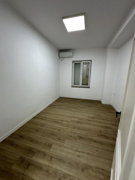 Tirane, jepet me qera apartament 3+1 Kati 3, 100 m² 1.000 € (Myslym Shyri , Shallvaret)