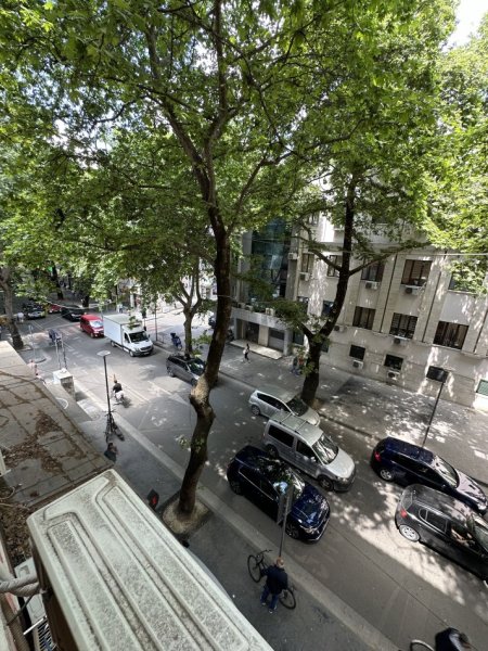 Tirane, jepet me qera apartament 3+1 Kati 3, 100 m² 1.000 € (Myslym Shyri , Shallvaret)
