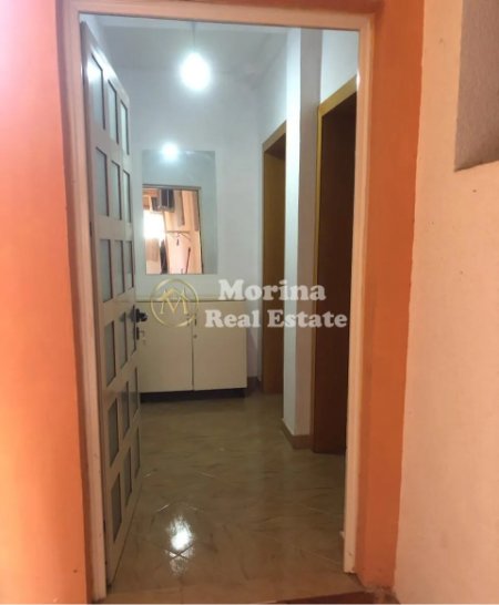 Tirane, jepet me qera apartament 1+1 Kati 1, 60 m² 300 € (Shkolla e Bashkuar)
