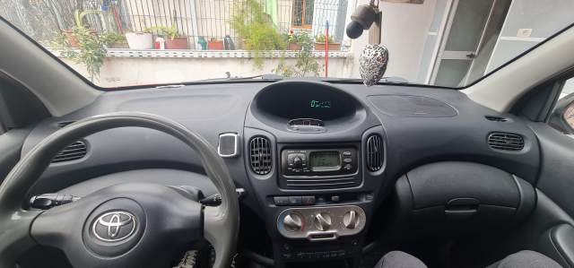 Tirane, shes makine Toyota Yaris Verso Viti 2004, 3.000 Euro