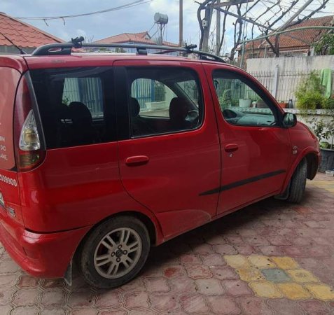 Tirane, shes makine Toyota Yaris Verso Viti 2004, 3.000 Euro