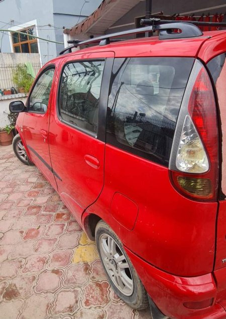 Tirane, shes makine Toyota Yaris Verso Viti 2004, 3.000 Euro